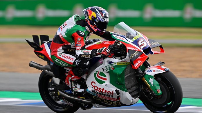 Johann Zarco guida la sessione di prove sotto la pioggia in Brasile