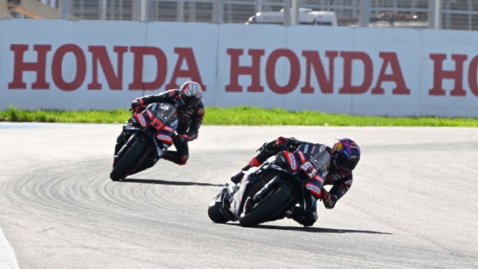 Marco Bezzecchi gibt beim Warm-up in Brasilien das Tempo vor