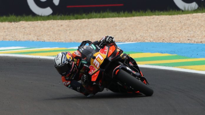 Pedro Acosta führt das erste Training am COTA an