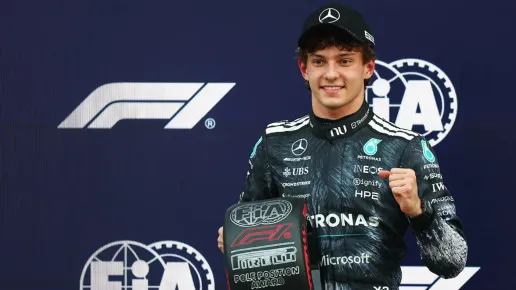 Antonelli vince a Suzuka e passa in testa al campionato