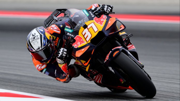 Pedro Acosta in testa alle prove pomeridiane a Barcellona