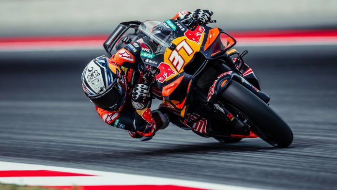 Testy MotoGP w Barcelonie zakończyły się przedwcześnie po ulewnym deszczu