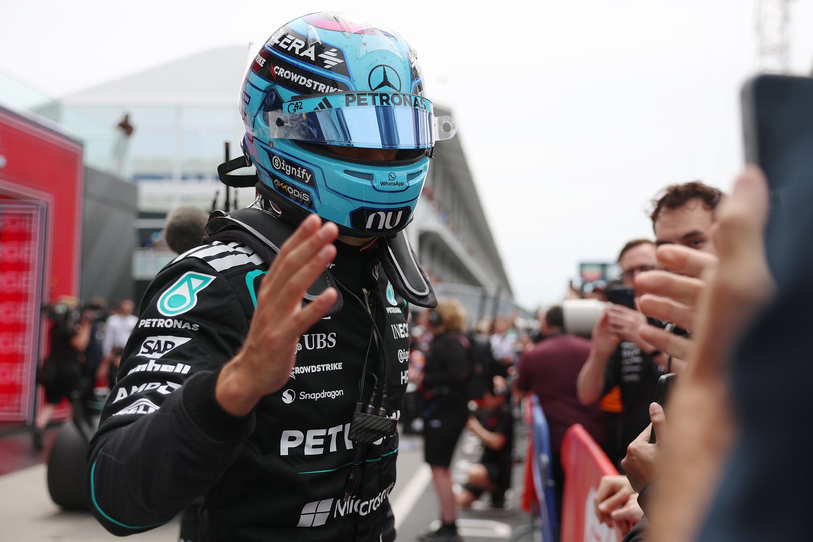Russell conquista la "sorprendente" Pole Position con Antonelli alle spalle