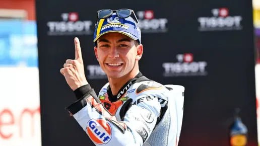 Raul Fernandez festeggia l'emozionante vittoria in volata al Mugello, mentre il suo futuro rimane incerto