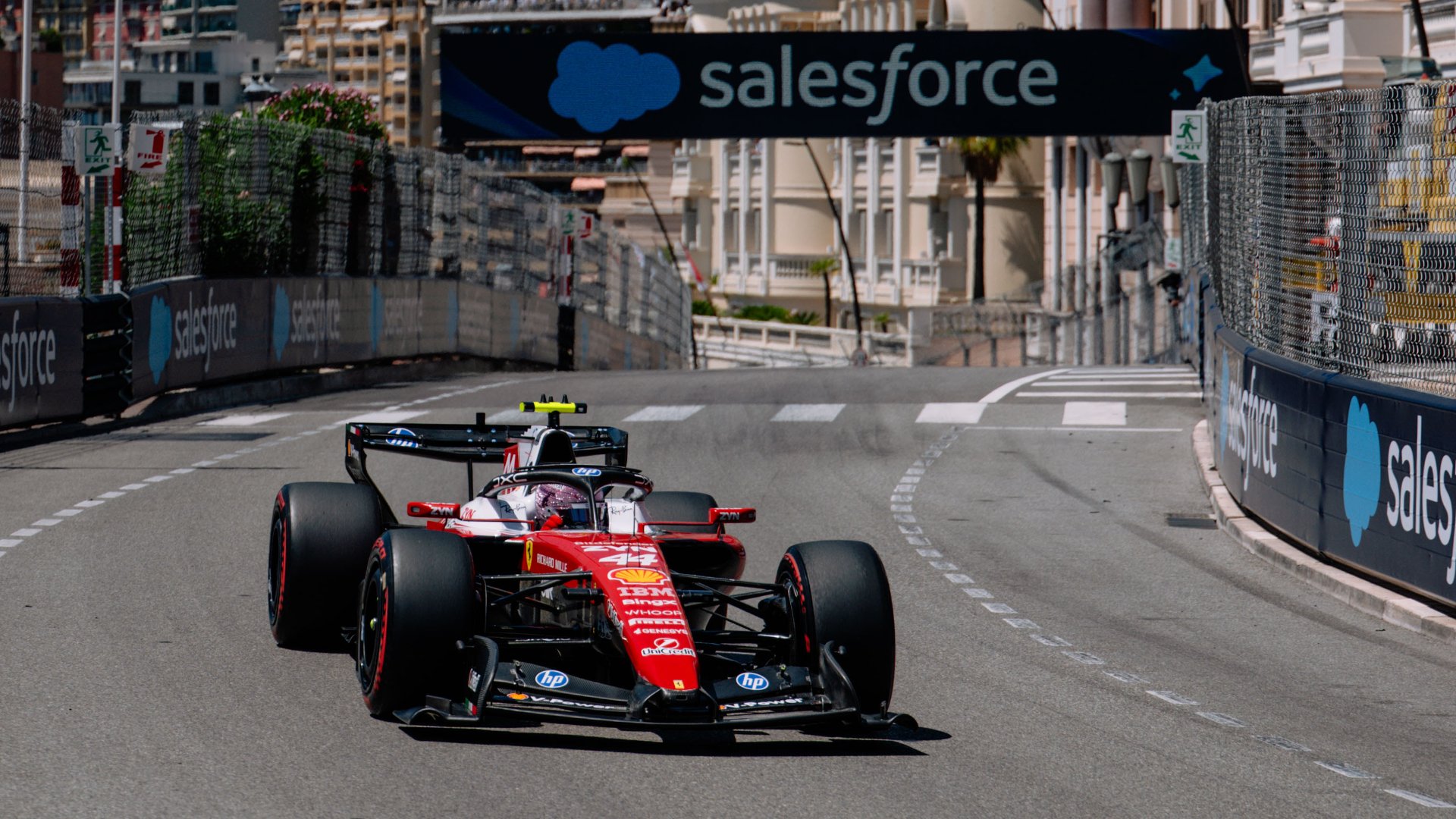 Hamilton wierzy, że Ferrari w końcu zmierza we właściwym kierunku