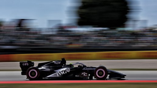 Four teams take part in Pirelli's Barcelona tyre test
