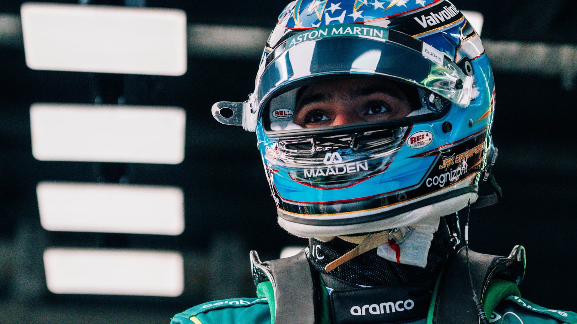 Jak Crawford rijdt voor Aston Martin in de eerste vrije training van de Grand Prix van Oostenrijk