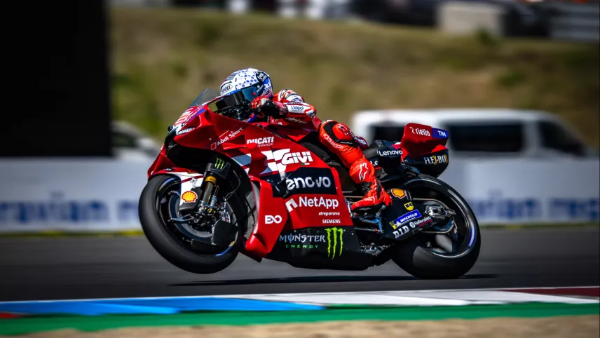 Marc Márquez wins exciting MotoGP race in Brno