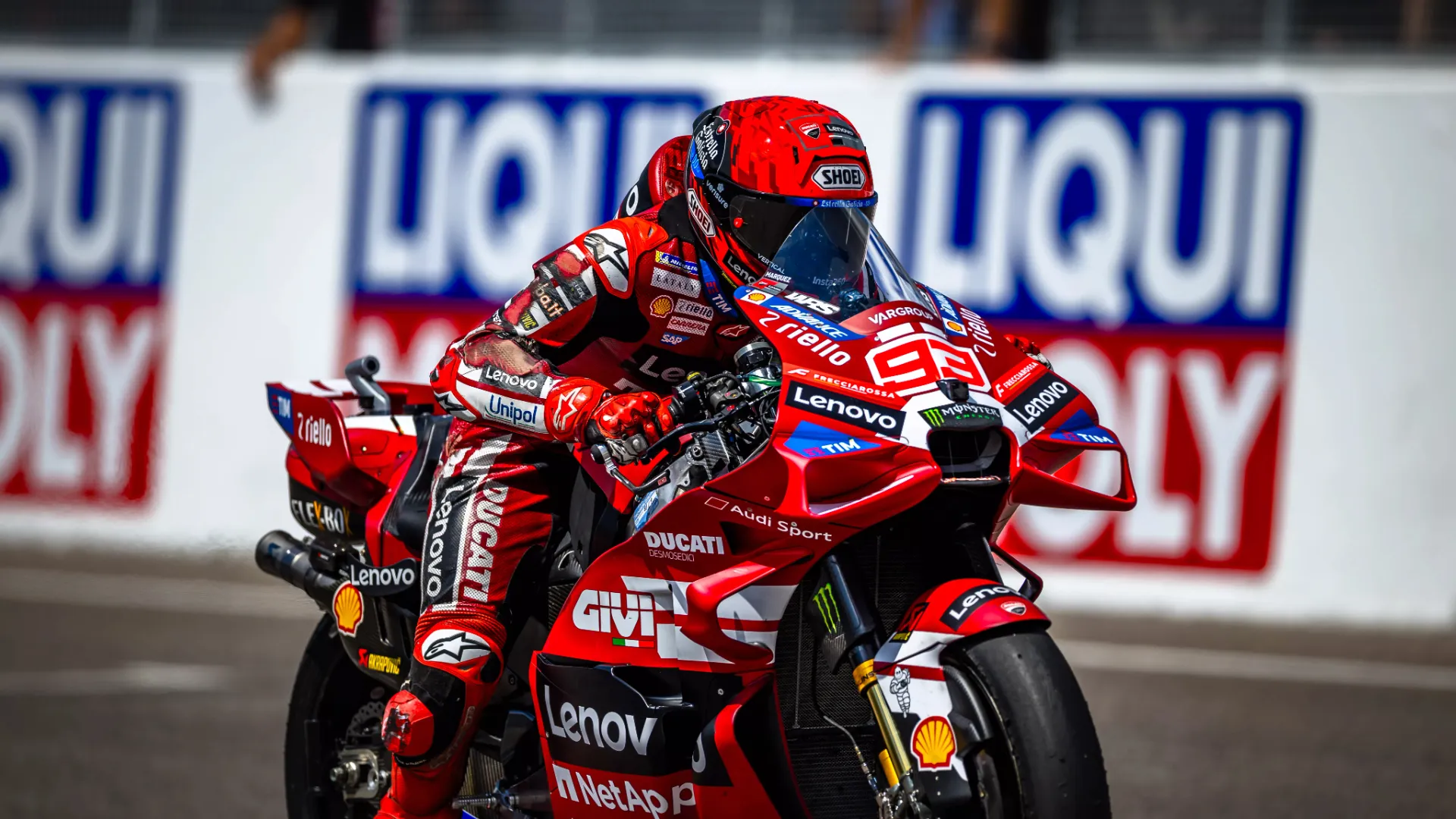 Marc Márquez takes dominant sprint victory in Germany