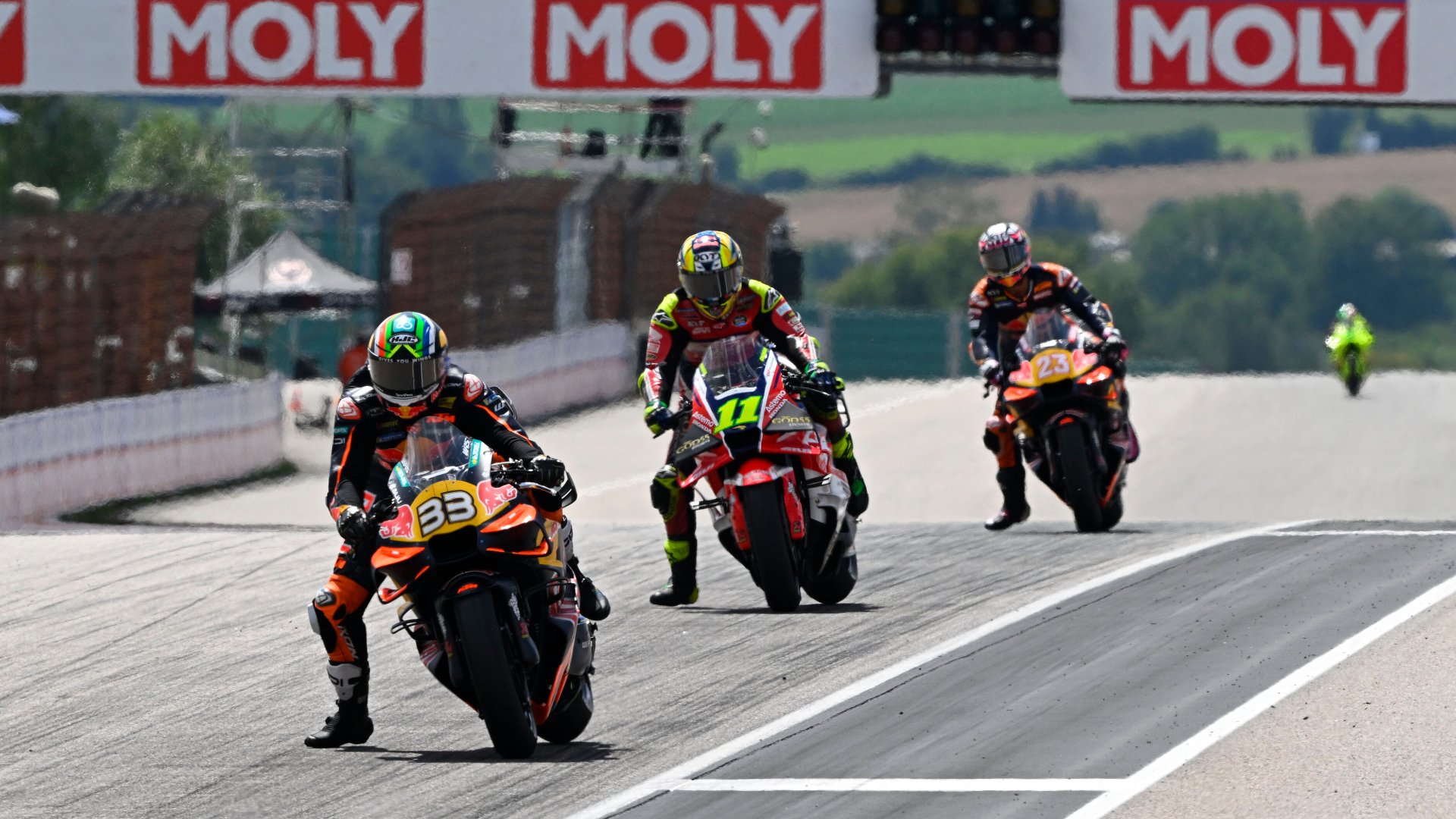 Pirelli plans to keep MotoGP tyre pressure rule for 2027