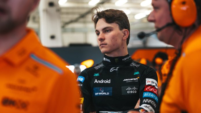 Oscar Piastri smetl ze stolu zvěsti o možném přestupu do Red Bullu