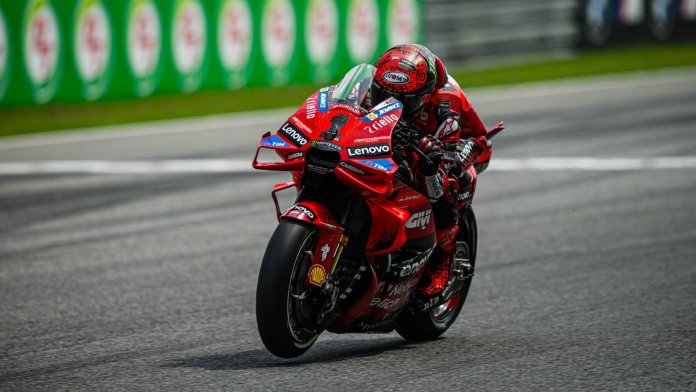 Francesco Bagnaia triumfuje w mokrych warunkach podczas Grand Prix Tajlandii