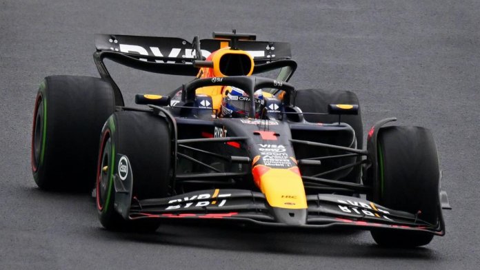 Verstappen wint regenachtige Grand Prix van São Paulo na een briljante comeback vanaf de 17e plaats!