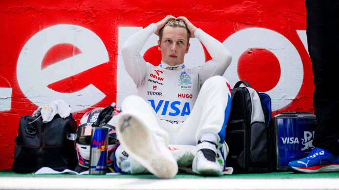 Rookies worstelen in natte omstandigheden tijdens Grand Prix van Brazilië: Lawson maakt indruk