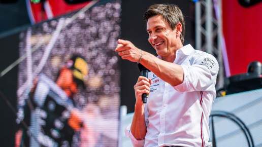 Toto Wolff jest zadowolony z dotychczasowego składu Mercedesa... a co z Maxem Verstappenem?
